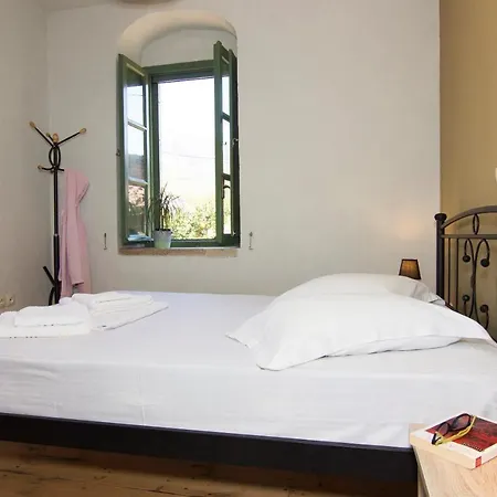 Stavroulas Stone House In Rigklia, Messinia アパート *