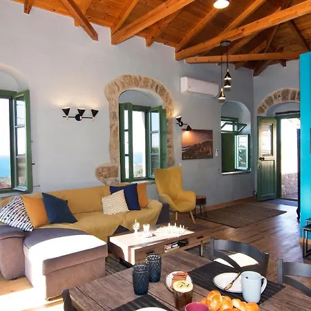 아파트 Stavroulas Stone House In Rigklia, Messinia